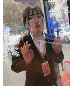 网友搞笑GIF趣图：第一次跟网友见面，感觉还是很不错的
