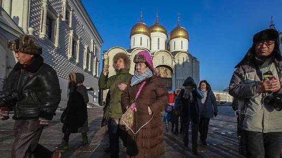 俄罗斯人眼里的中国游客：特别喜欢在景点拍照，看见商场就购物！