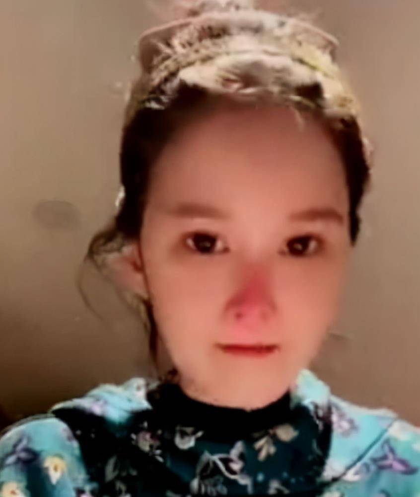 李小璐赵本山女儿太飒！直播间大方承认花30万做鼻子，近照酷似李小璐