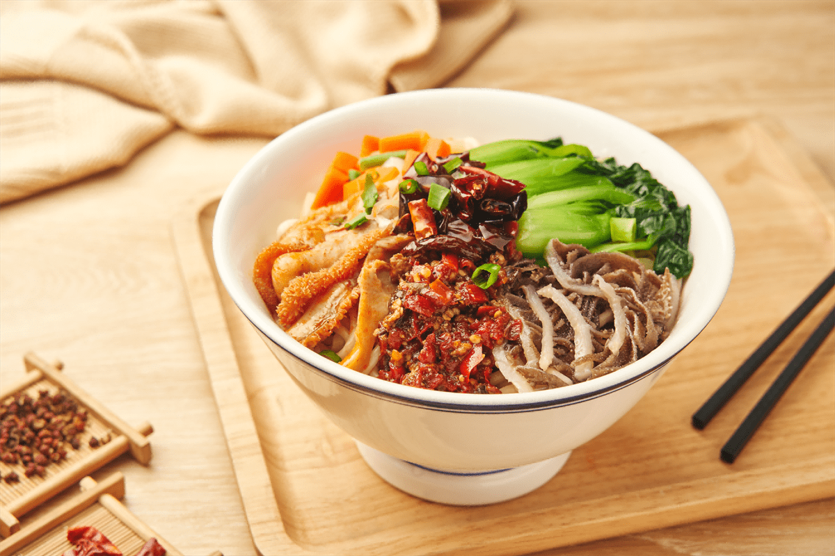 大多数的辣椒,是很辣口的,所以不太能吃辣的人,就难以下口,而剁椒爆肚