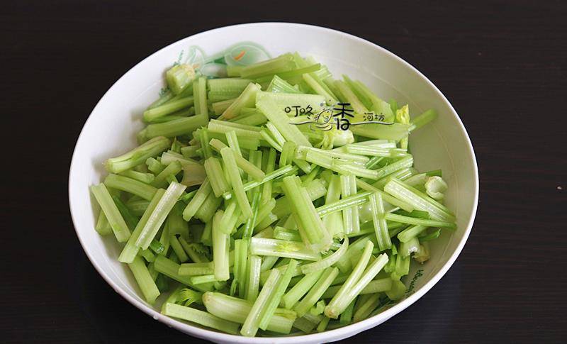 食欲|清明前后多吃這菜，加肉炒一炒，清香爽脆，常吃美白護膚抗衰老