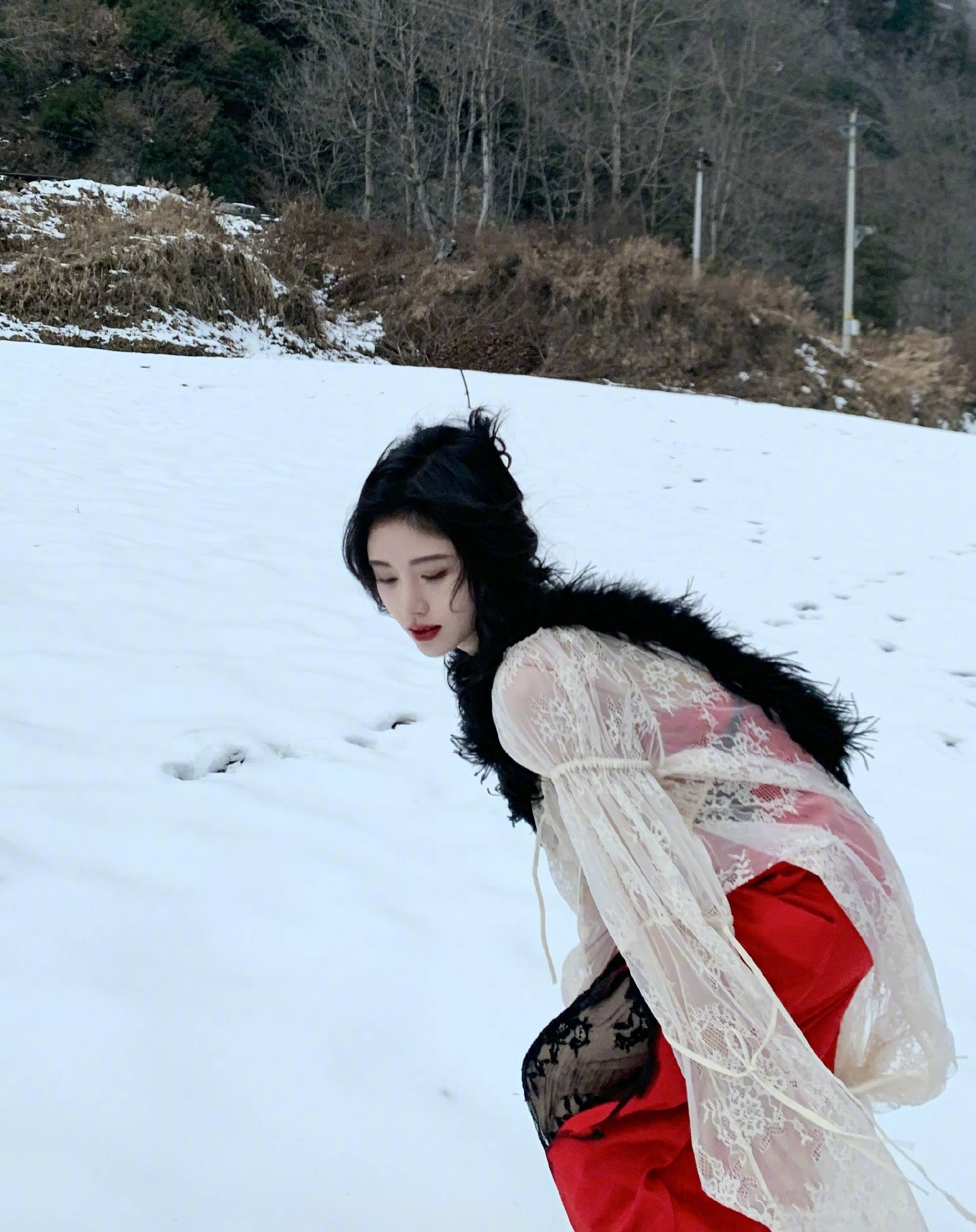 裙子背影图片,美丽的红裙子背影图片_大山谷图库