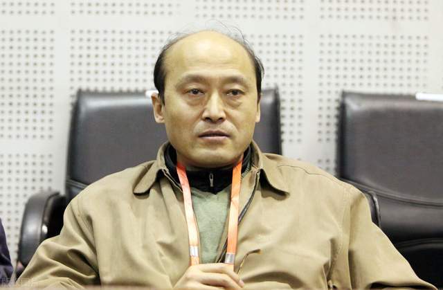 中国女排最差主教练,找到新工作,福建球迷笑哈哈,四川球迷黑脸_胡进