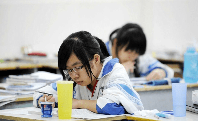 住校和走读升学率 676c2d79dffe4682a845c15666e95ed4.png