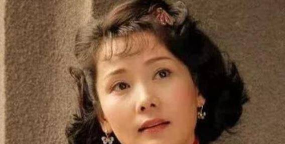 如果你想说何赛飞结婚的原因,不仅要看她老公是谁,而且杨楠非常尊重他