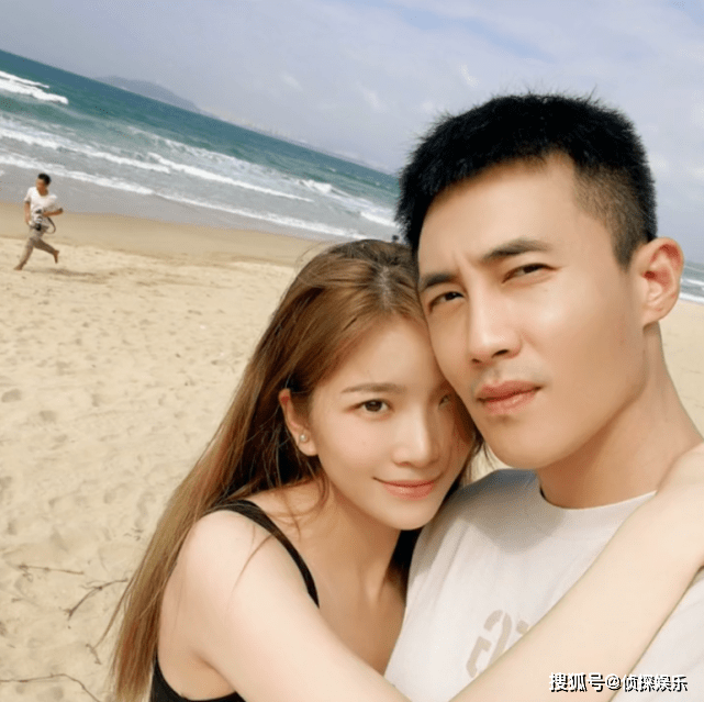 老公 杜淳老婆罕见穿露脐装,产后不足一年瘦出小蛮腰,排骨胸格外抢镜