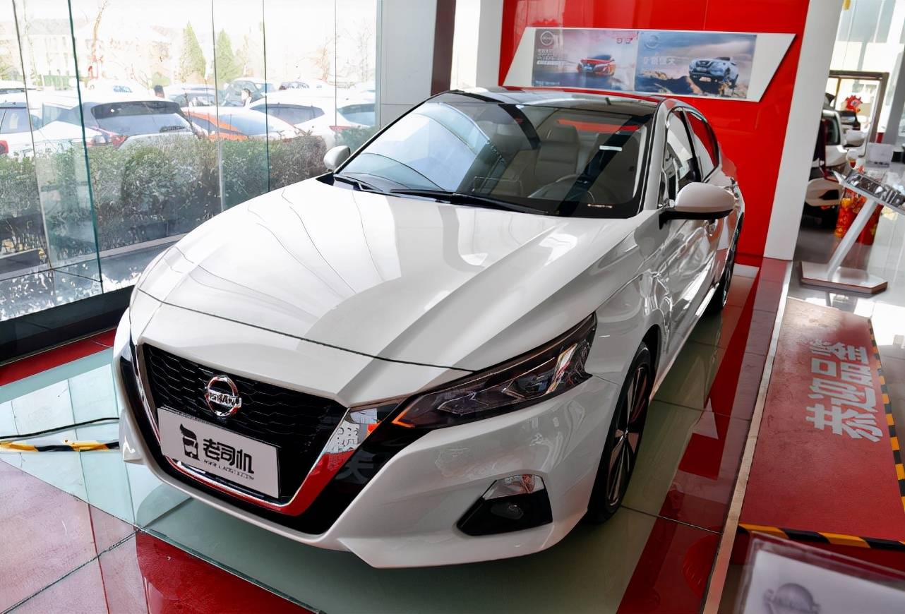 "迟到"的精品b级车,自带大沙发,跌破16万_天籁_配置_方面