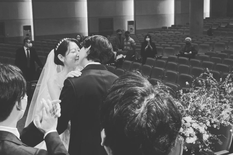 朴信惠结婚了 可不止抛弃了一个黄泰京 高美男 张根硕 Cp