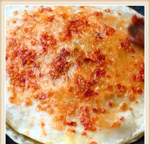 的表面|夏天必备快手鸡蛋泡泡饼,不用发面特简单,30分钟搞定全家人早餐