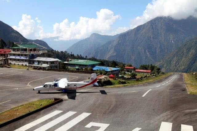 世界上最危险的机场，建在海拔2860米的高山上，跑道尽头就是悬崖