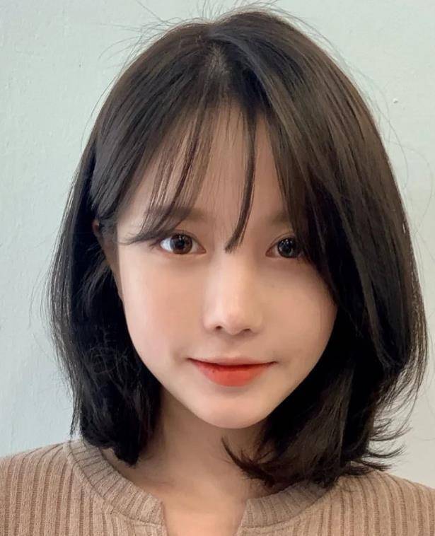 发型锁骨烫不火了,今年正流行的是“齐肩烫”,好打理还不挑脸型