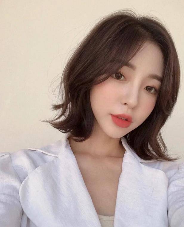 发型锁骨烫不火了,今年正流行的是“齐肩烫”,好打理还不挑脸型