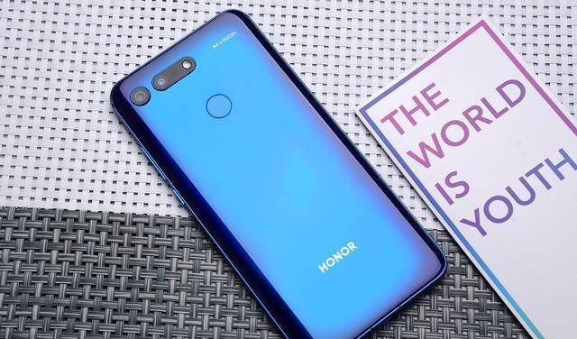 原创华为荣耀性价比最高麒麟980不是荣耀v20而是它配置高价格低