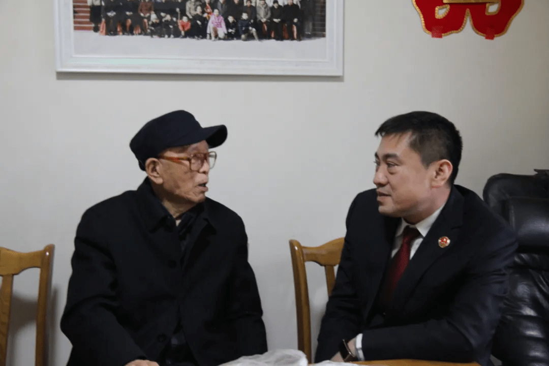 石楼县检察院开展走访慰问老干部活动