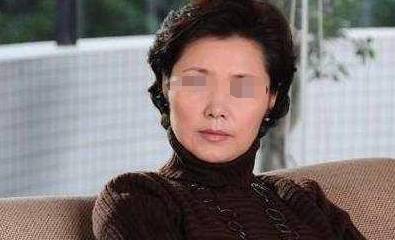 因为|生下女儿后婆婆逼我生二胎，我发现她的秘密后，她对我言听计从