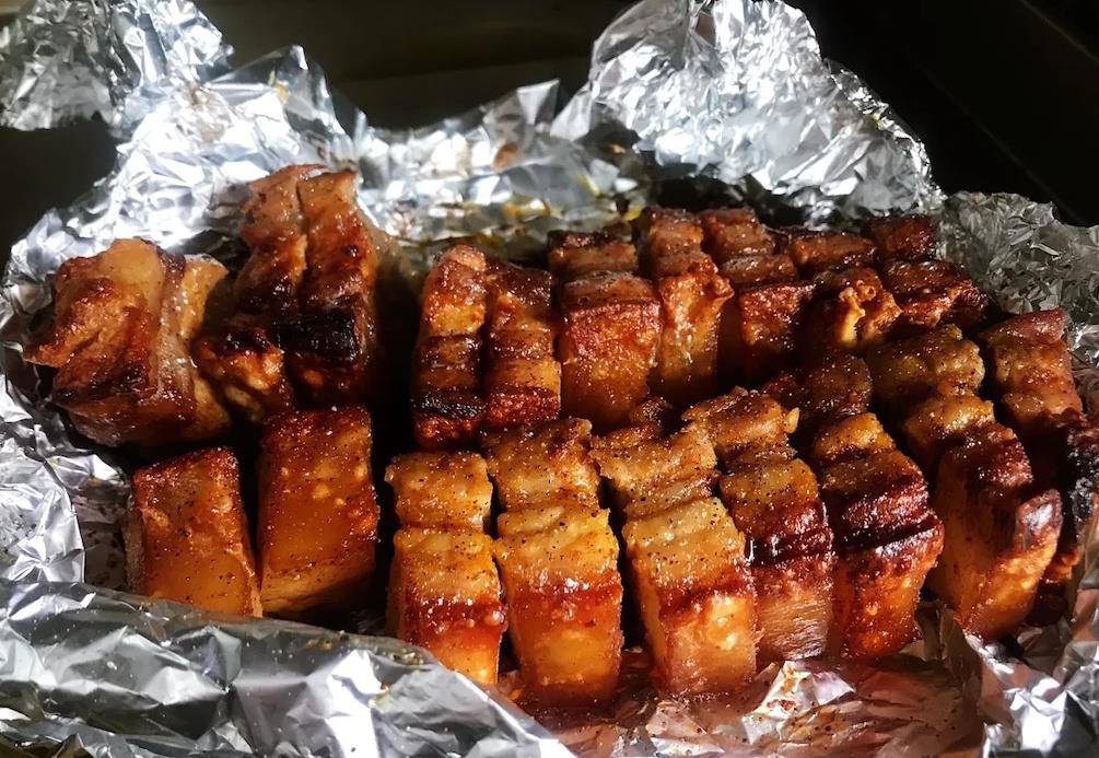 做法|谁说五花肉只能做红烧肉？做成这样保证皮酥脆，吃起来超过瘾！