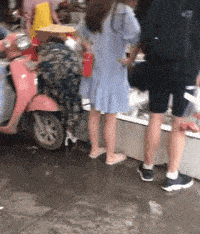 搞笑GIF段子:我把后背放心的交给了你,你却坑了我_老公_姻缘_红线