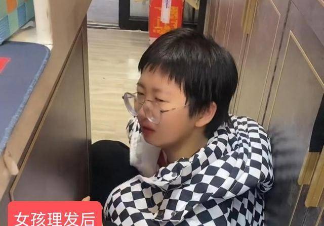 发型保定女孩被小姨带去剪头发，剪完回家大哭，小姨：人家是首席设计师