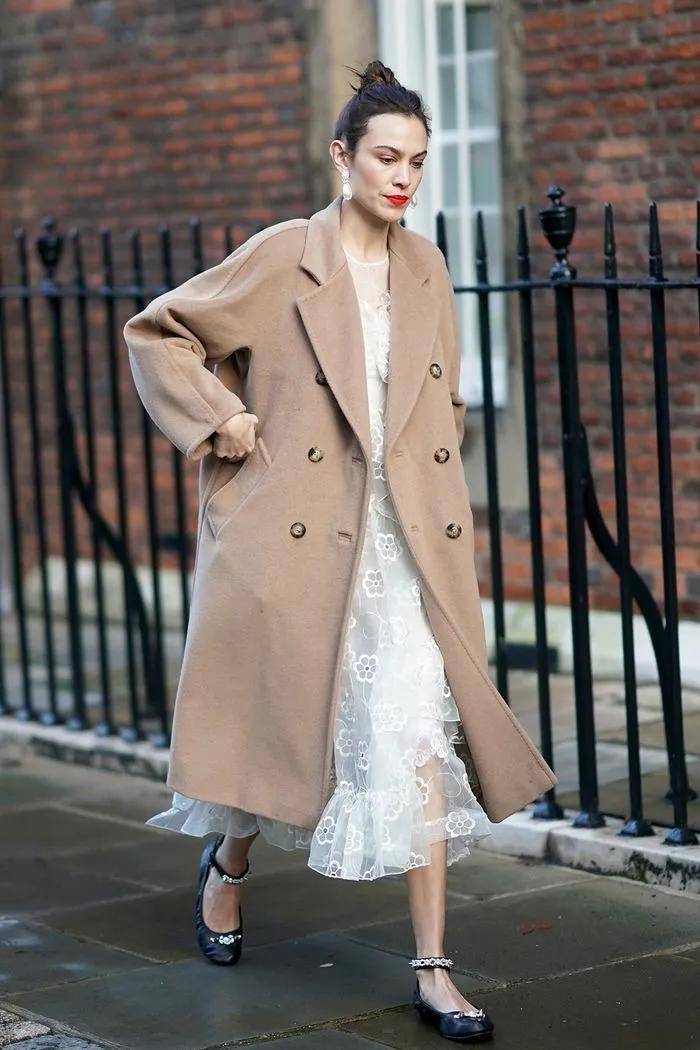 饱和度 春节穿什么|帮你挑好了这4款裙子,谁穿谁美~