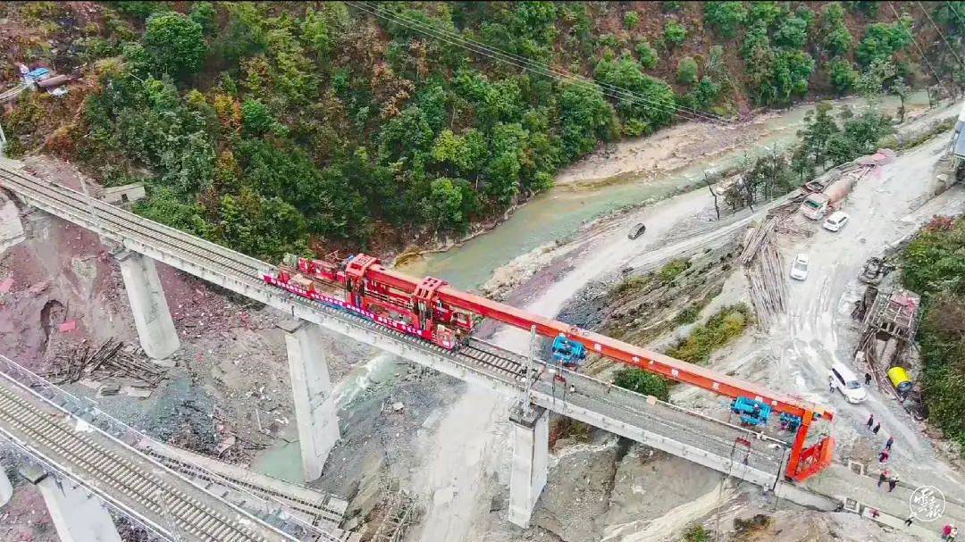大瑞铁路大保段全线架梁贯通建成后昆明至瑞丽仅需4小时