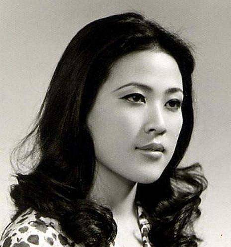 脸盘70年代韩国选美比赛：大脸盘小粗腿，当年的国模比现在女星漂亮？