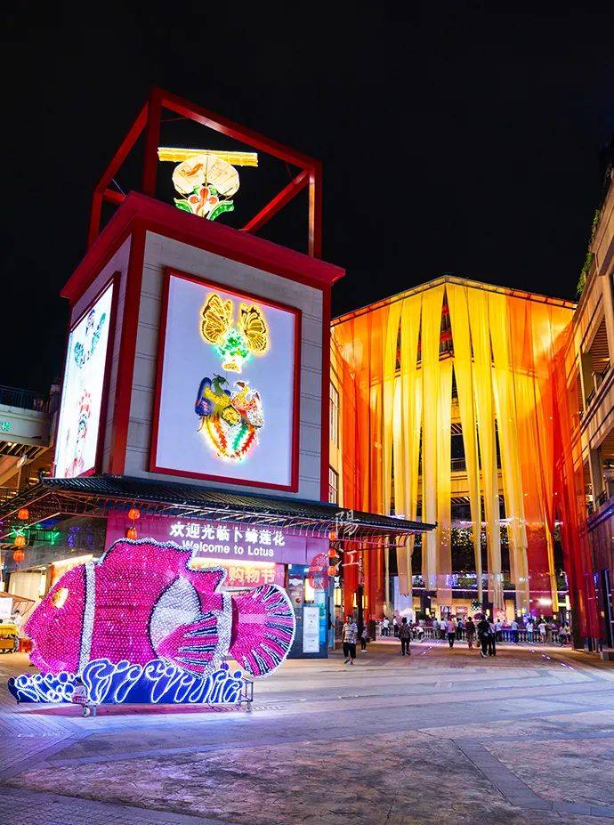 春节遛娃好去处，这个风筝主题的网红街区，晚上风筝会发光