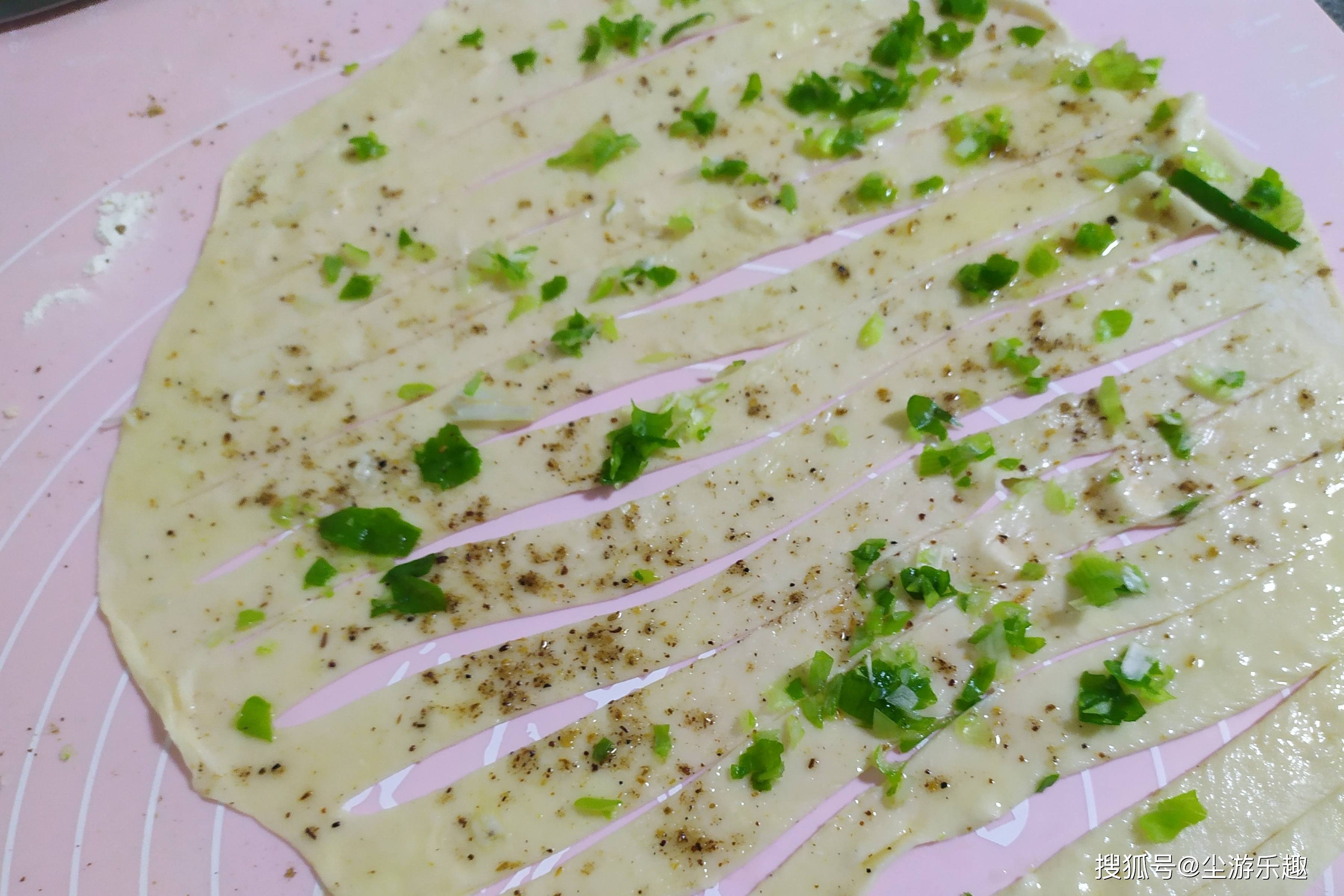 葱花|儿子开学最爱吃的早餐,葱香浓郁、外酥里嫩,比馒头香比包子简单