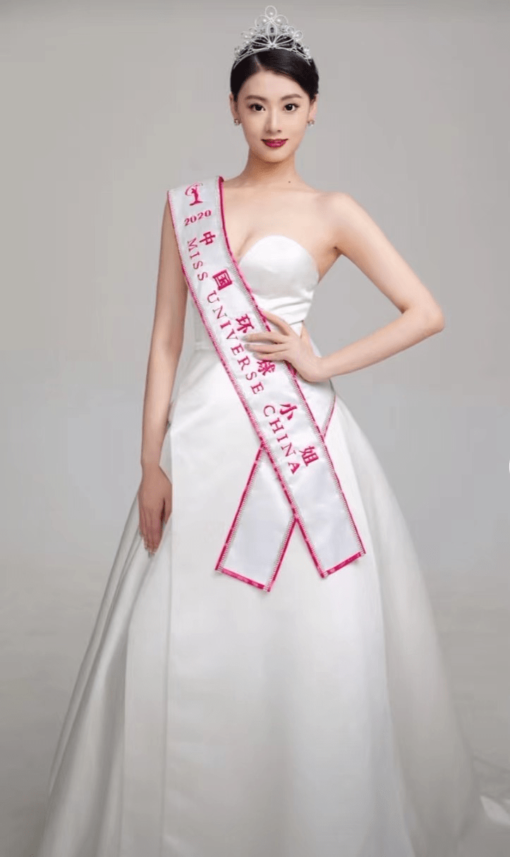 官宣孙铭徽公开与女友秀恩爱是学霸环球小姐冠军身材傲人