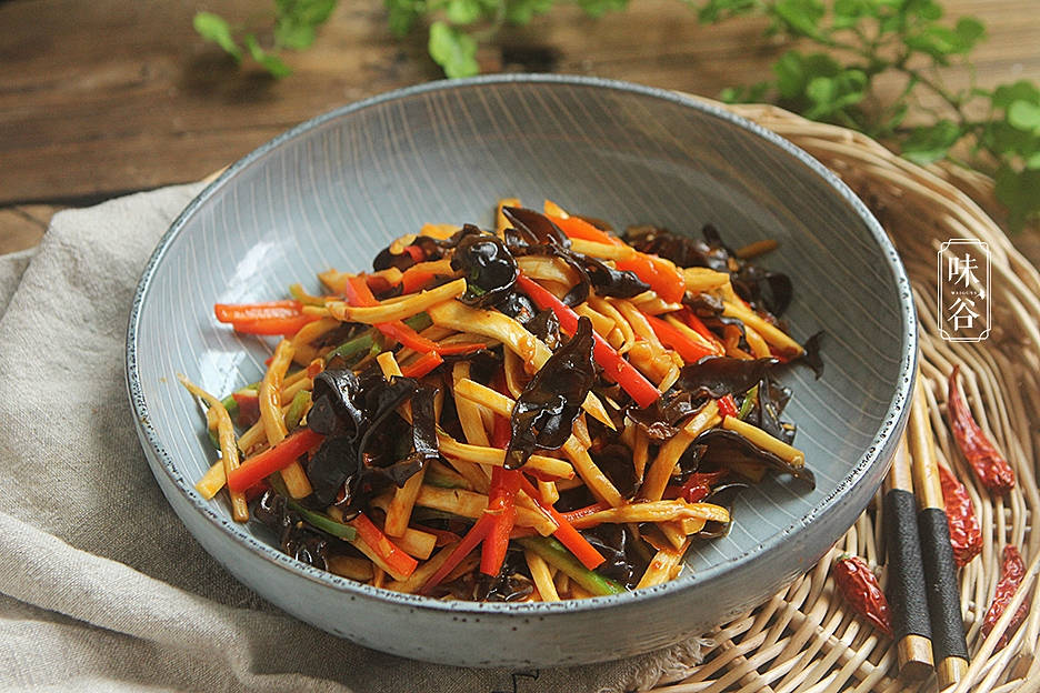 做法|2022年夜饭菜单，精选9道家常菜，荤素搭配寓意好，全家都爱吃