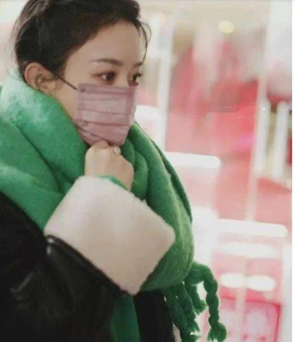 卫衣 春晚路透生图：终于扒出了女明星私服品牌，几百到几万都有