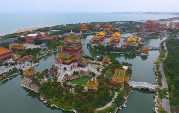 仙岛之上有着一座北宋时期就已经建立的蓬莱阁,这座阁楼不仅是中国