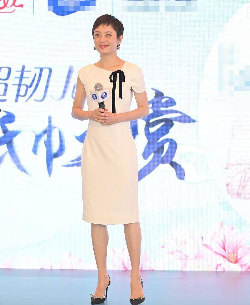 新造型 孙俪新造型真养眼,一袭白裙配短发大气又优雅,36岁身材太出众
