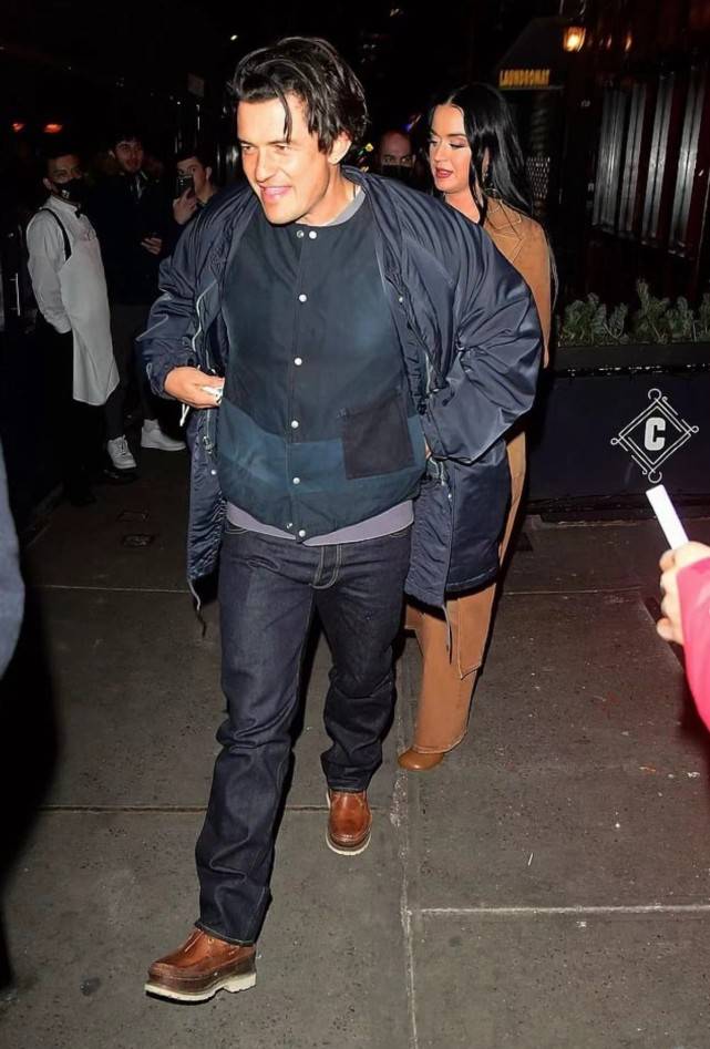 身材 精灵王子一家三口首次同框!1岁女儿粉衣裹身超萌,水果姐尽显老态