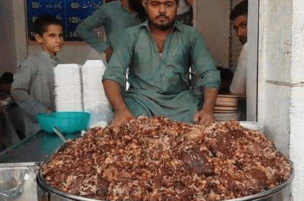 在印度吃10元一盘的羊肉饭，满满一锅全是肉，开吃才发现不对劲