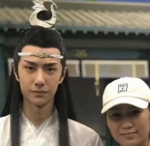 师姐|网友晒和《陈情令》主演合影，王一博肖战让人感慨：两年如一梦