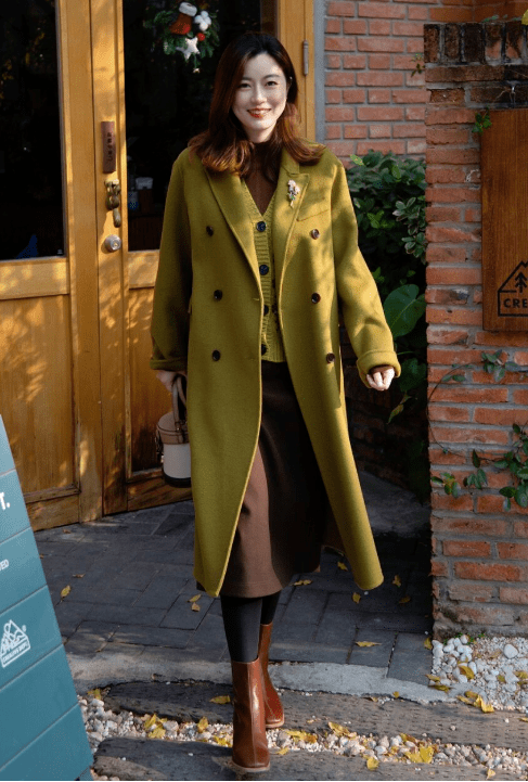显得 穿来穿去,还是“大衣”时髦耐看,保暖舒适又高级,适合成熟女性