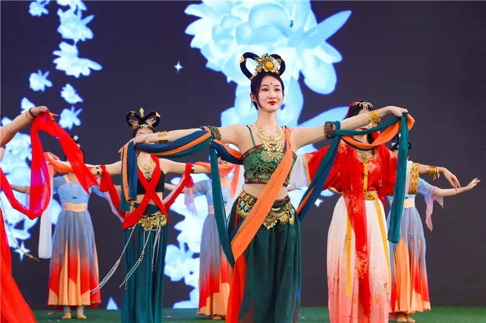 国潮新势力席卷2022,来荷兰花海过不一样的春节!_表演_互动_教学