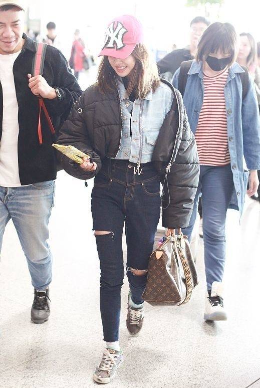 行走 别看蔡依林的个子小，但是却挺会穿的，真是行走的时尚教科书