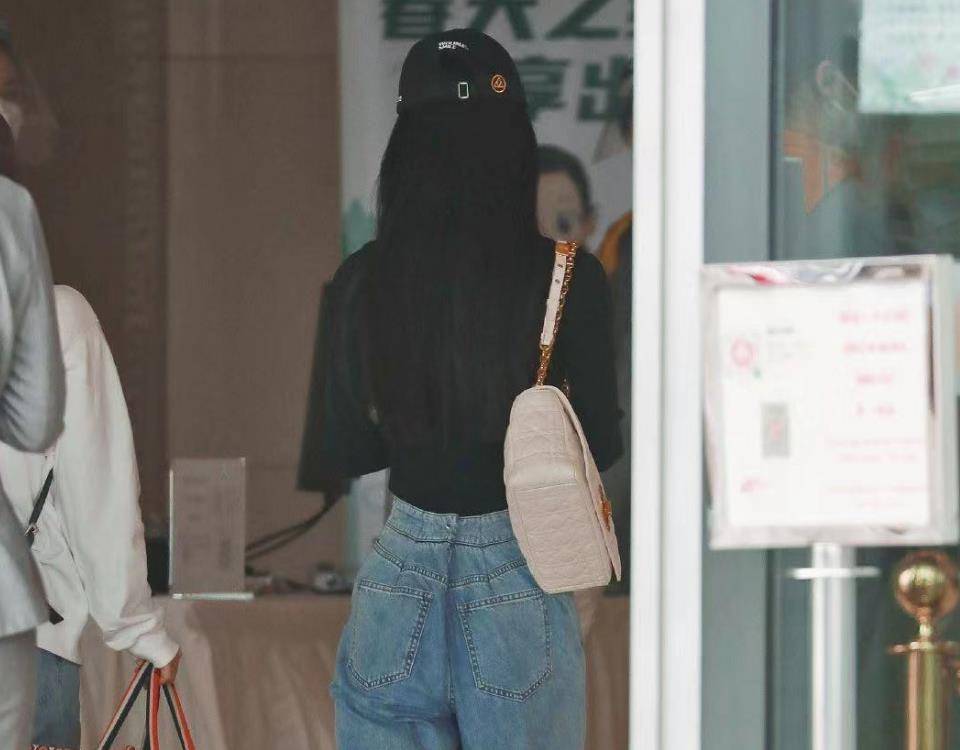 怎么才能瘦成蚂蚁腰 773eb0c7a8874756a9154bea370bc2f7.jpeg