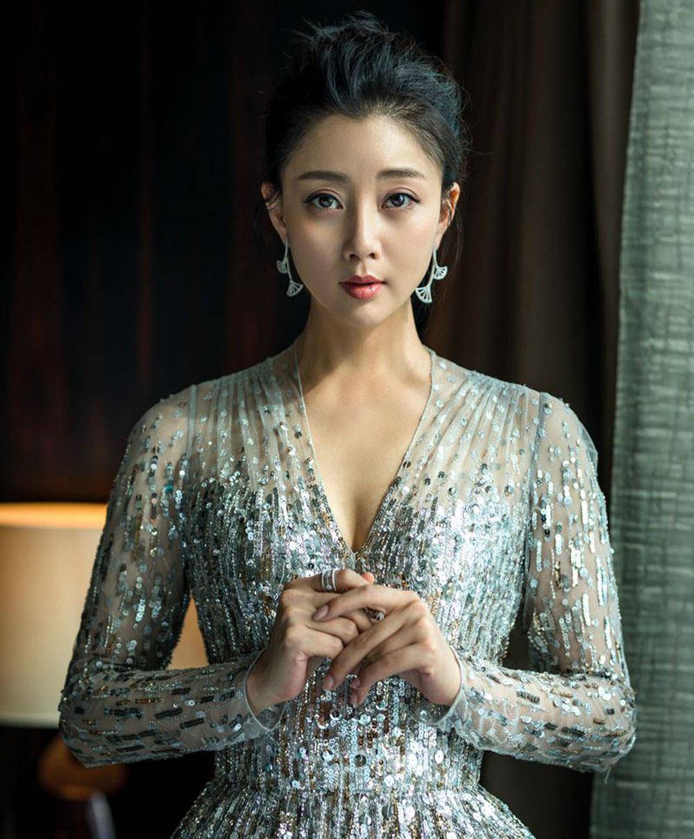 八卦|殷桃网上大秀比基尼身材和贴身男教练的“醉翁之意”