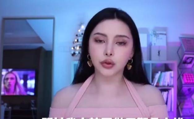 伊丽莎白混血网红为当演员把自己整残，19岁照片曝光颜值惊人，还不如不整