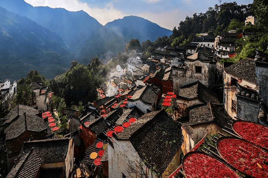 白天收取高昂门票，晚上却能免费参观，真是一个神仙景区