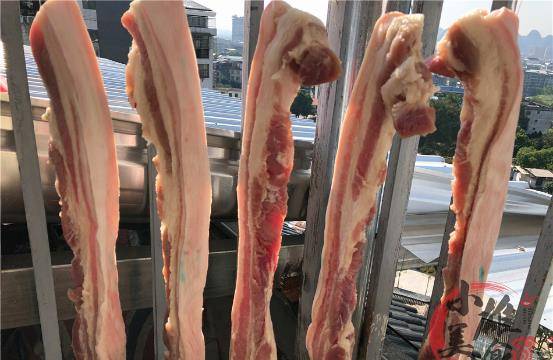 因为|又一年做腊肉的季节,腌腊肉盐和调料比例告诉你,腊肉金黄不发霉