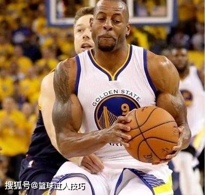 腹肌|NBA不真实的肌肉！奥尼尔的麒麟臂，詹姆斯大腿如同水桶一般粗