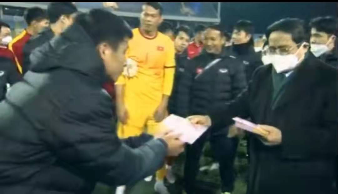 范志毅|越南领导给球员发红包！心疼贺炜，他解说了国足1-5泰国，1-3越南