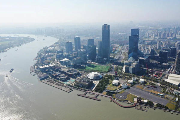 徐汇滨江无人机航拍高中毕业,绿豆芽身材的陆杰报名参军,他的梦想是