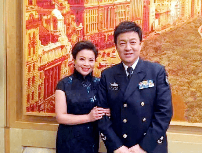 张也唱响虎年春晚:她含泪陪父亲抗癌6年,托起孤单母亲的晚年_张兴_长沙_渡船