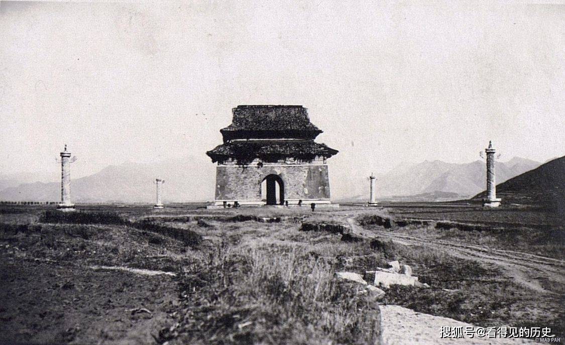 老照片 1926年北京十三陵 破败得很_石像生_苏联_碑亭