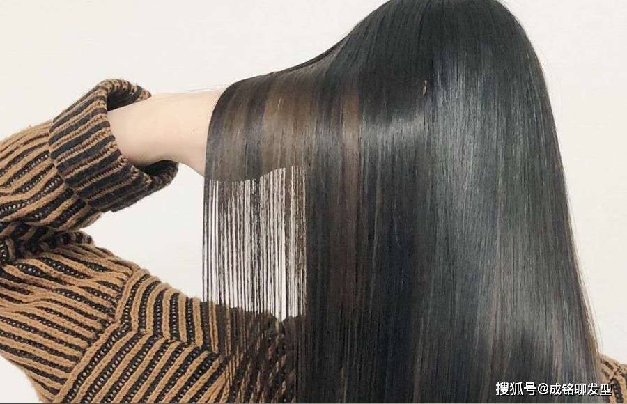 产品烫发不好看想洗直，请问软化和拉直哪种更伤发？看这三点就明白