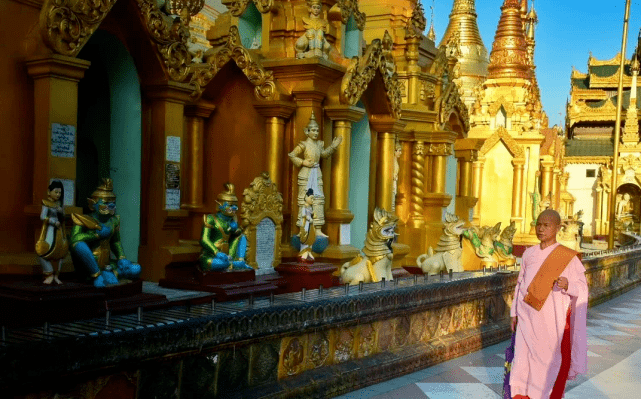 缅甸最贵金塔，为收藏佛祖8根头发而建，竟采用7吨多黄金建塔